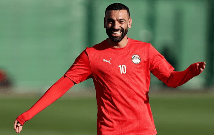 Mohamed Salah Christmas Tree Photo Sparks Social Media Storm