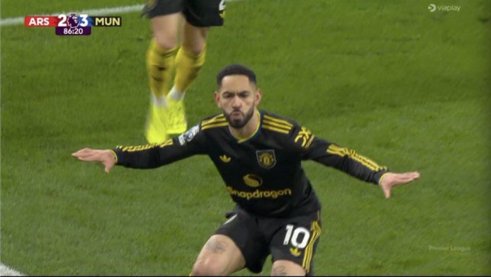 Michael Carrick Arsenal Press Conference: United Show Character in Dramatic 3-2 Win 4 Michael Carrick reacts after Man United beat Arsenal