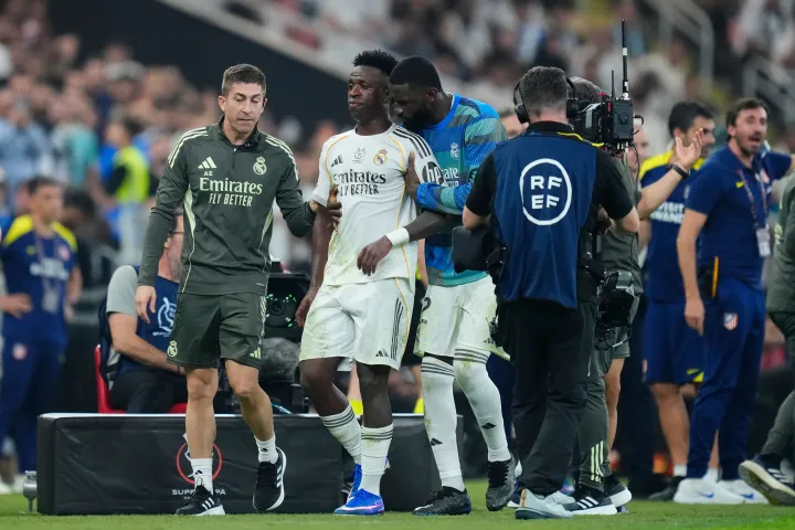 Xabi Alonso Simeone Clash Dominates Madrid Derby as Vinicius Jr Incident Causes Tension 2 Xabi Alonso Simeone Clash Dominates Madrid Derby as Vinicius Jr Incident Sparks Tension